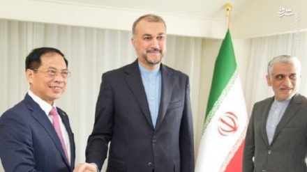 Иран Сыртқы істер министрі өзінің вьетнам әріптесімен кездесті