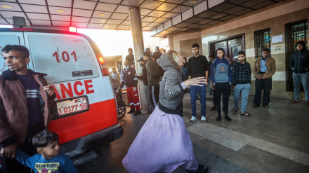 Desperate Palestinians fleeing Nasser hospital amid Israeli attacks