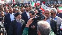 テヘランで開催されたイランイスラム革命勝利４５周年記念大行進に出席するライースィー大統領
