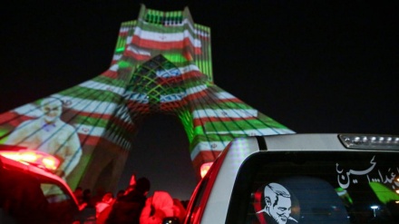 Video pemetaan Menara Azadi Tehran pada malam kemenangan Revolusi Islam