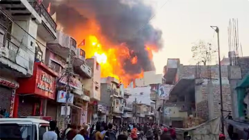 দিল্লিতে ভয়াবহ আগুনে পুড়ে হতাহত ১৫   