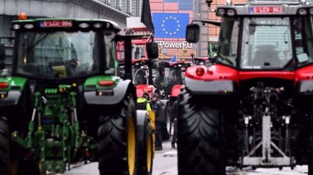 In Brüssel kommt es zu Zusammenstößen frustrierter europäischer Landwirte mit der Polizei