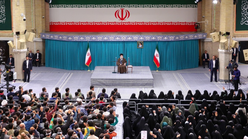 Ayatullah Khamenei bertemu para pemilih pemula
