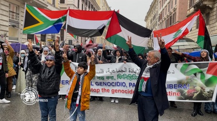 Roma, corteo attivisti sotto la pioggia in solidarietà della Palestina + FOTO