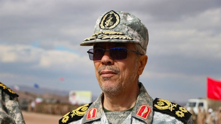 जनरल बाक़ेरीः इस्लामी दुनिया के मुनाफ़िक़ों का अंजाम ज़ायोनियों से भी बुरा होगा