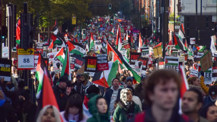 Ribuan Demonstran Unjuk Rasa di London Kecam Serangan Rezim Zionis di Rafah​
