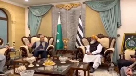  دعوت عمران خان از فضل الرحمان برای اتحاد سیاسی