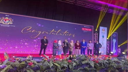 بانوی نخبه ایرانی جایزه کنگره جهان اسلام در مالزی را کسب کرد