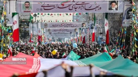 (VIDEO) Festa della Rivoluzione islamica in tutto l'Iran