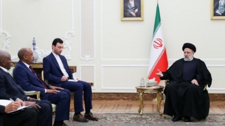 ראיסי : איראן מברכת על חידוש היחסים בין טהראן לח'רטום