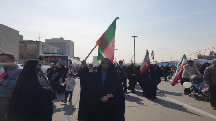 İslami İran genelinde 22 Behmen'in görkemli yürüyüşü düzenlendi