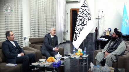 د ایران د اسلامي جمهوریت سفیر د افغانستان د ټرانسپورټ او هوایي چلند له وزیر سره لیدلي