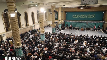 (FOTO) Ayatollah Khamenei e gli esperti del Corano - 1