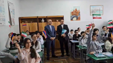 Երեւանում Իրանի դեսպանությունն աջակցում է Հայաստանի դպրոցներում պարսկերենի ուսուցմանը
