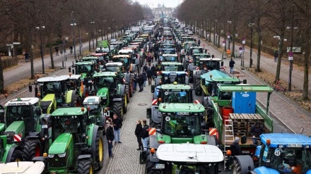 Petani Belgia yang Marah Memblokir Jalan Raya dengan Traktor