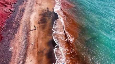 イラン・ホルムズ島の「赤い川」