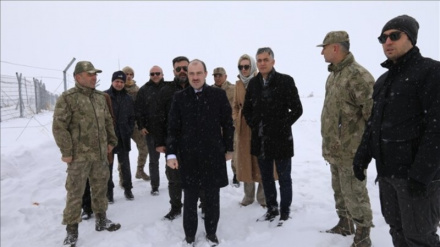 Վանի բնակիչները ողջունում են Իրան-Թուրքիա նոր սահմանային անցակետի բացումը