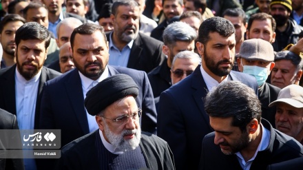 (FOTO) Presidente Raisi alla marcia della Rivoluzione islamica 