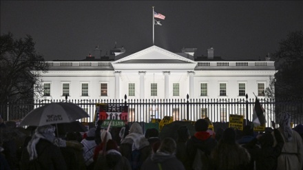 米ホワイトハウス前で、パレスチナ支持者らがデモ実施