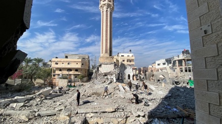 Serangan Zionis Menghancurkan Masjid Agung Omari di Gaza