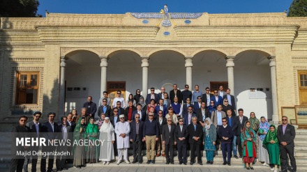 Ambasadorët e 15 vende të akredituara në Teheran, vizitojnë qytetin historik Jazd/Foto