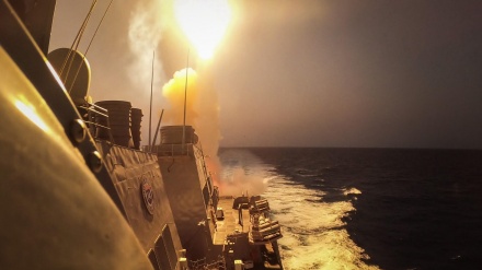रेड सी में दो अमरीकी युद्धपोतों पर यमनी सेना का हमला