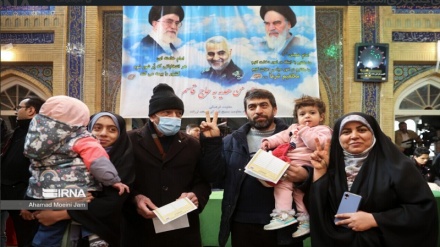 İran'da seçimler coşku ve huzur içinde yapılıyor