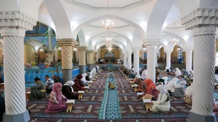 Tadarus al-Quranul Karim di Masjid Jami' Sanandaj, Iran (1)
