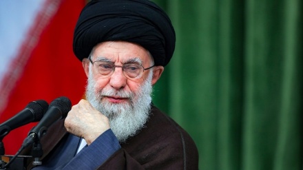 Ayatollah Khamenei calls Farsi poetry media unique, powerful in era of media war