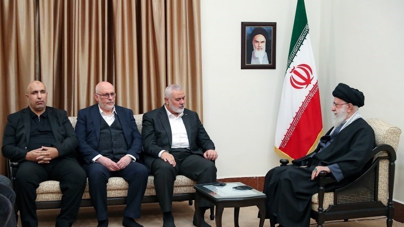 Ayatullah al-Udzma Sayid Ali Khamenei menerima kunjungan Kepala Biro POlitik Hamas Ismail Haniyeh, Selasa (26/3/2024).