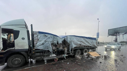 Israel bombardiert in Deir al-Balah Lastwagen mit Hilfsgütern