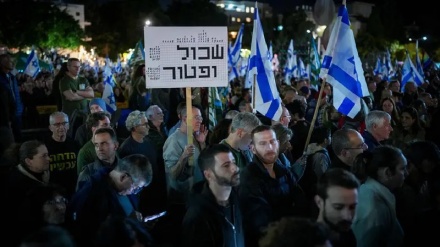 כעשרת אלפים בני אדם הפגינו בתל אביב בקריאה לגייס חרדים לצבא