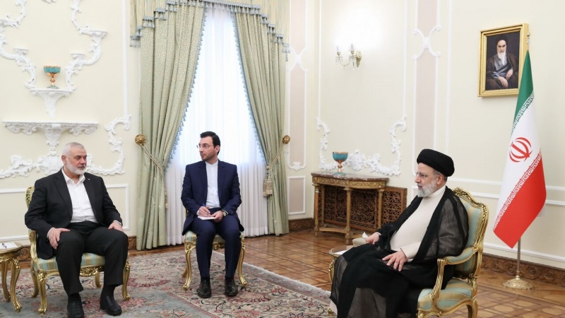 Presiden Iran, Sayid Ebrahim Raisi dan Ketua Biro Politik Hamas, Ismail Haniyah