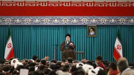 سخنان رهبر معظم انقلاب اسلامی در دیدار با هزاران نفر از رای اولی ها