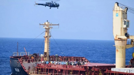 भारतीय नौसेना ने 35 जलदस्युओं को पकड़ा