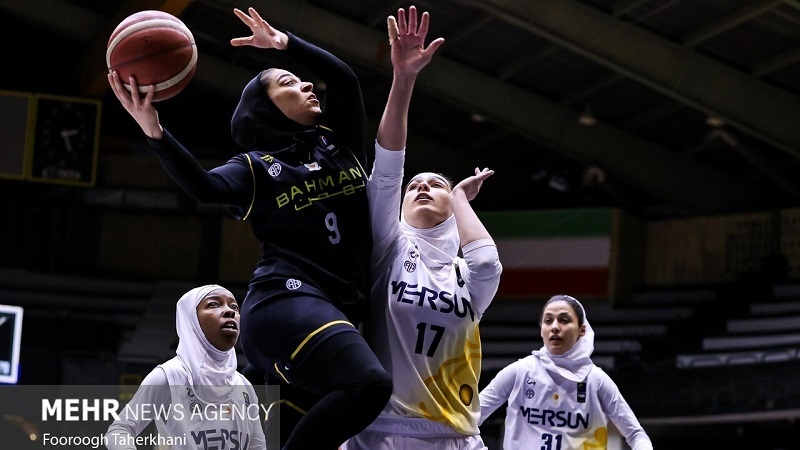 イランの女子バスケットボール選手たち