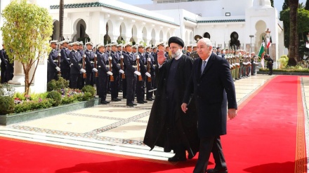 ورود رئیسی به الجزایر با استقبال رسمی رئیس جمهور این کشور
