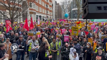 ब्रिटेन में हज़ारों लोगों ने नस्लवाद विरोधी प्रदर्शनों में भाग लिया