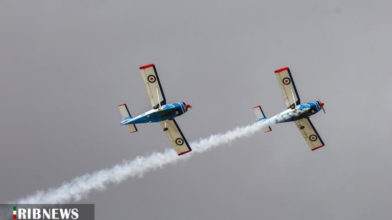 FOTO DEL GIORNO Iran la fiera aeronautica nazionale