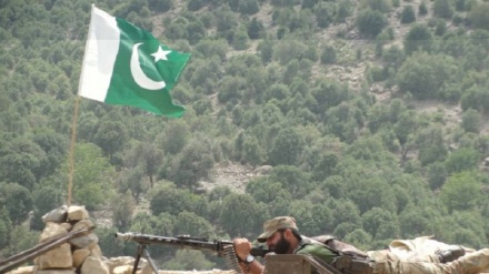 Pakistan'dan Afganistan mevzilerine saldırı 