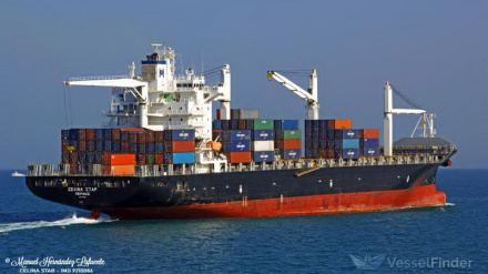 Центком: Йеменские хуситы повредили швейцарский контейнеровоз двумя баллистическими ракетами