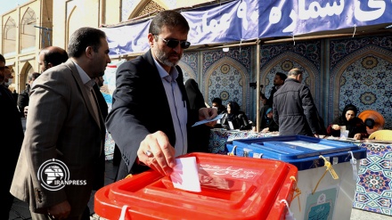 ईरान में संसदीय और विशेषज्ञों की सभा के चुनावों के लिए मतदान
