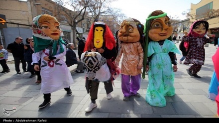استقبال از نوروز با کارناوال شادی و عروسکی در همدان 