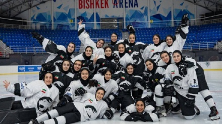 Hockey su Ghiaccio, le ragazze dell'Iran vincono IIHF 2024 + FOTO