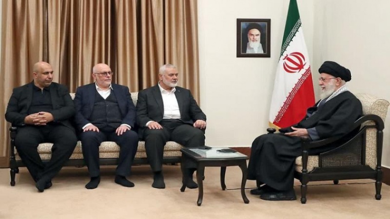 Pertemuan Ayatullah Khamenei dan Ismail Haiyeh dan delegasi
