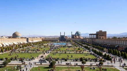Nowruz, Alun-Alun Isfahan Kedatangan Banyak Wisatawan (1)