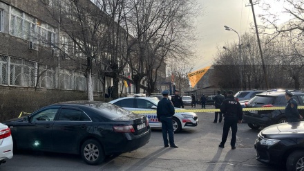 Երևանում Ոստիկանության Նոր Նորքի բաժնի մոտ 2 քաղաքացի սպառնում են նռնակներ պայթեցնել