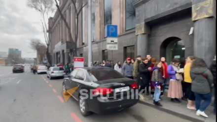 Երևանում ՌԴ դեսպանությունում քվեարկել ցանկացողների հերթը մինչև քաղաքապետարան է հասնում