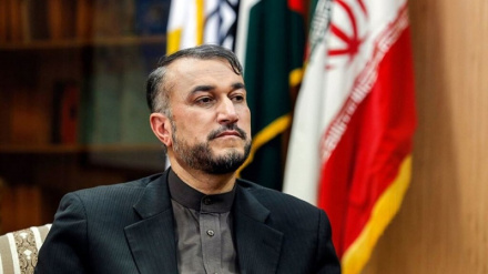 Əmir Abdullahian: “İnqilab liderinin səhifələrinin bloklanması izləyicilərə həqarətdir”