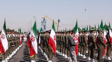 הצבא האיראני שומר על עירנות להגן על הרפובליקה האסלאמית באיראן